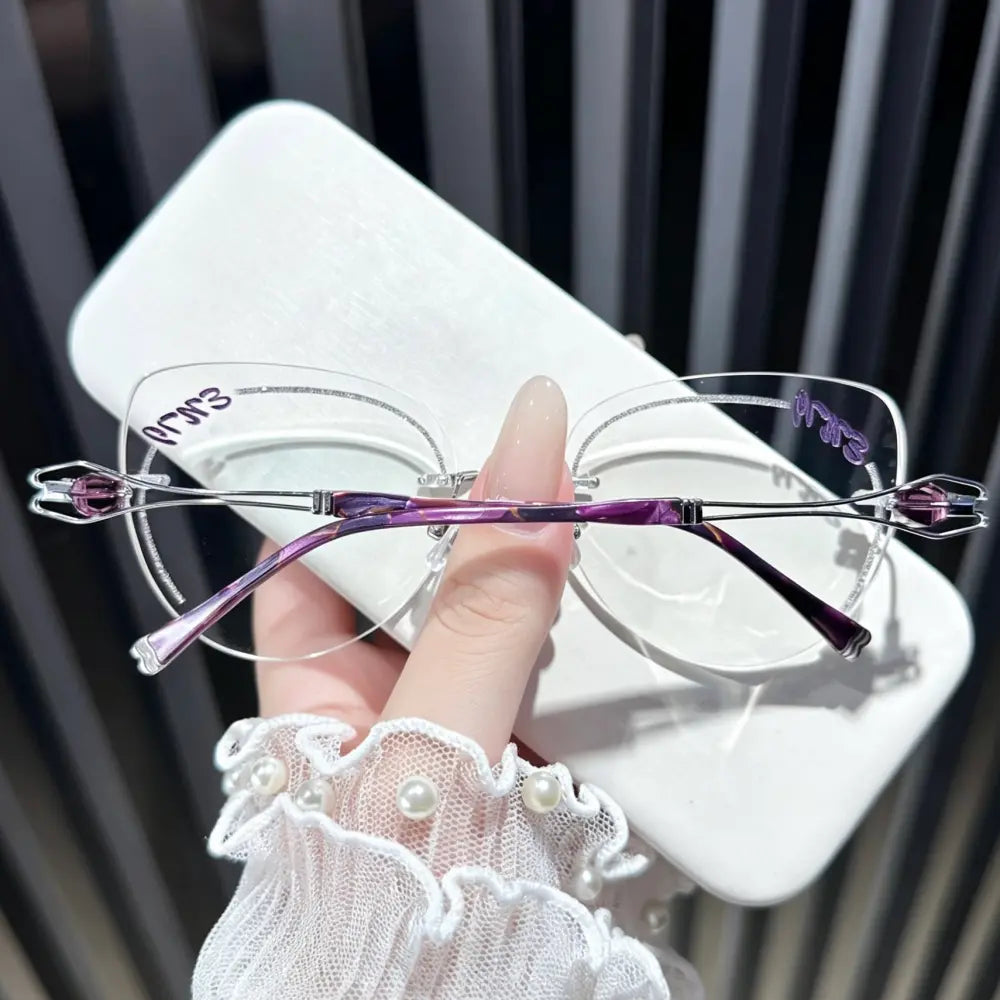 ENTJ Rimless custom-shaped glasses