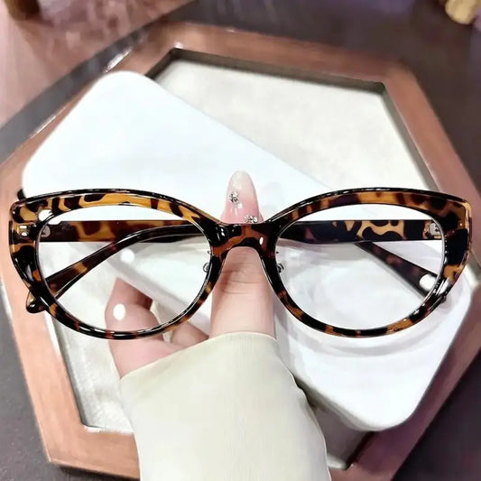 Unleash your inner icon with our oversized leopard print cat eye glasses! Crafted with bold tortoiseshell acetate and a flattering winged cat-eye shape, these glasses blend vintage glam with edgy streetwear chic. Perfect for mob wife aesthetic, office siren vibes & everyday statement looks. Shop now!