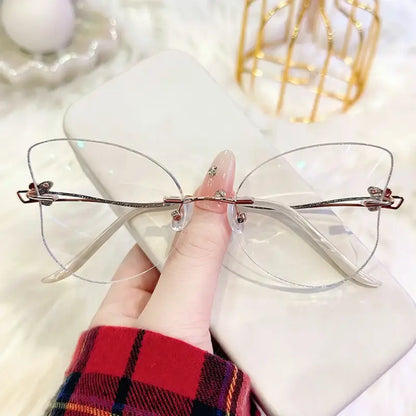 Spread your fashion wings with our fairycore butterfly rimless glasses! Featuring an oversized butterfly wing cut-lens, shimmering glitter border, and delicate rhinestone butterfly metal charms at the hinges. Perfect for butterflycore, coquette & fairy princess aesthetics. Shop now!