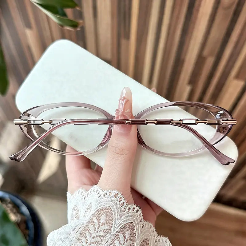 Lia Cut-edge cat-eye glasses