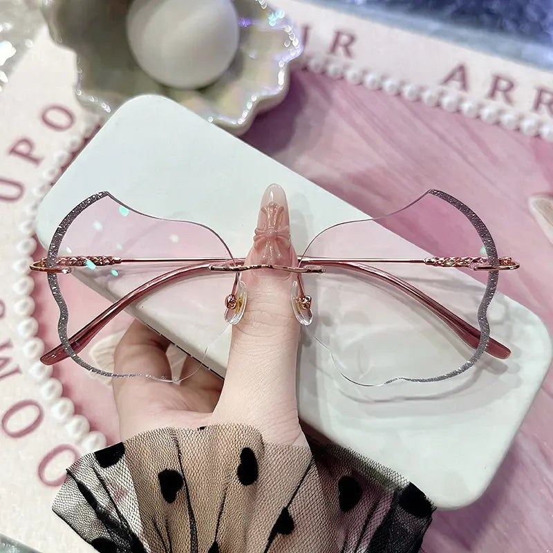 Step into a dream with our whimsical wavy rimless glasses! Featuring stunning pink gradient lenses and a sparkling glitter-edged scalloped silhouette, these unique frames are the ultimate Fairycore or Y2K accessory for your next photoshoot. Shop this statement piece today!