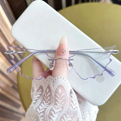 Make a statement with our avant-garde wavy wire glasses! Featuring an irregular scalloped silhouette and shimmering purple glitter finish, this piece is the ultimate accessory for artistic photography, Y2K aesthetic lovers, and high-fashion editorials. Not just glasses, it's art. Shop now!