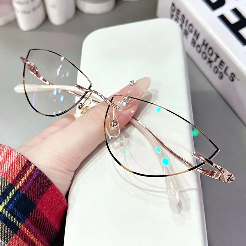 Lyra Cutedge cateye glasses