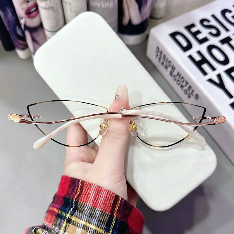Lyra Cutedge cateye glasses