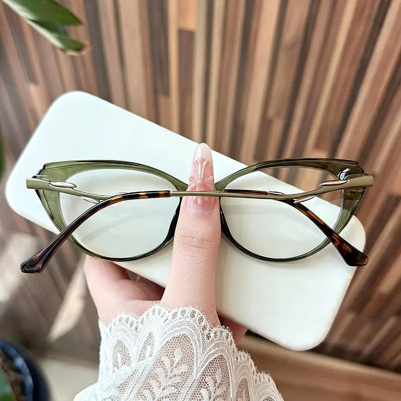 Lvy Cut-edge cat-eye glasses