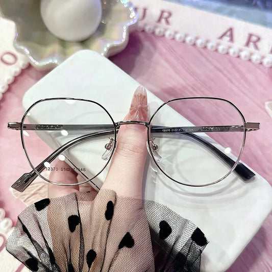 Elevate your daily look with our minimalist silver metal glasses. Featuring a sophisticated, soft geometric shape and lightweight construction, these sleek frames are the perfect addition to any "office siren" or professional outfit. Durable, stylish, and perfect for prescription lenses. Shop now!