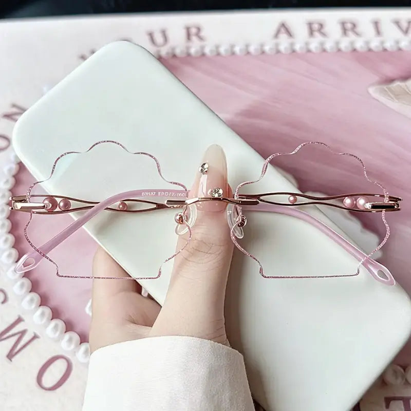 Dive into a fantasy world with our mermaidcore pink glitter shell rimless glasses! Featuring a whimsical scalloped seashell-cut lens wrapped in a pink sparkle border, paired with delicate pearl-studded wavy rose gold temples. Perfect for coquette, kawaii & fairycore aesthetics. Shop now!