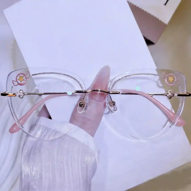 Transform your style with our magical girl rimless clear glasses! Featuring a cute pink winged star lens print, sparkly silver glitter edge, and enchanted gold key-wand metal temples. Perfect for anime lovers & kawaii aesthetic outfits. Shop today!
